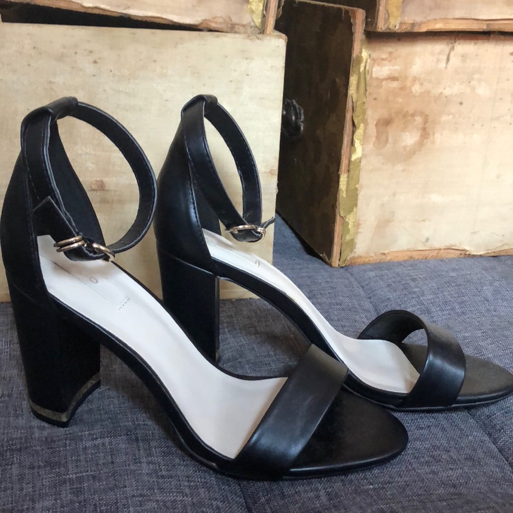 Aldo black heels with gold details